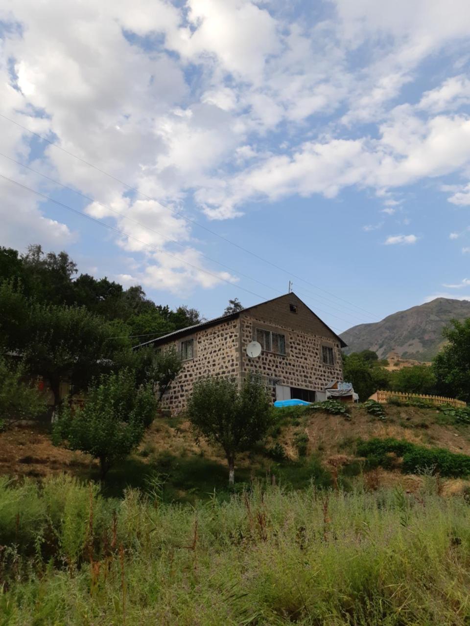 The River House Yeghegis Yekhegis Εξωτερικό φωτογραφία